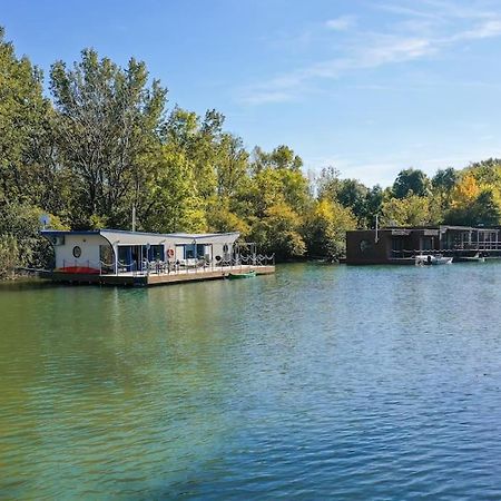 Ocarujuci Houseboat Na Dunaji Pozsony Kültér fotó
