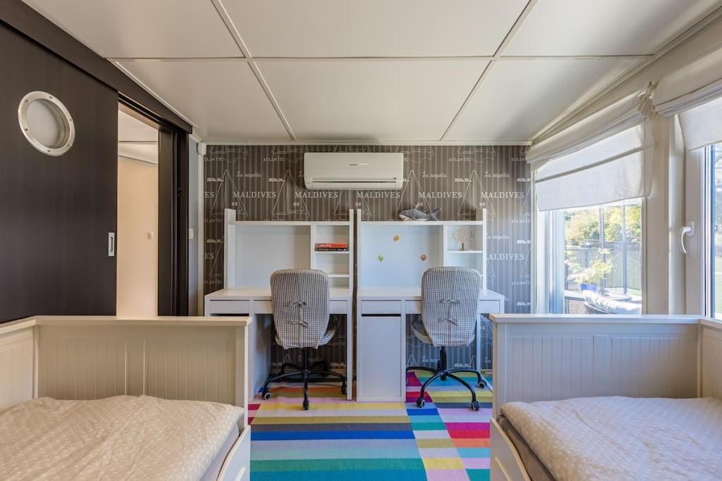 Ocarujuci Houseboat Na Dunaji Pozsony Kültér fotó