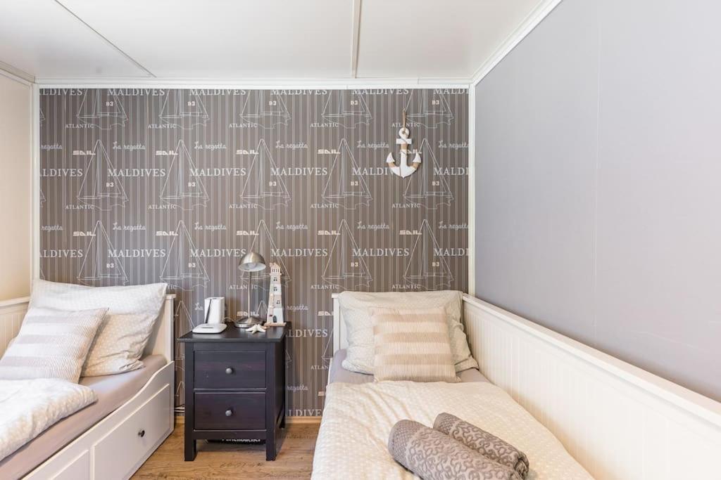 Ocarujuci Houseboat Na Dunaji Pozsony Kültér fotó