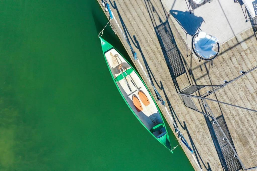 Ocarujuci Houseboat Na Dunaji Pozsony Kültér fotó