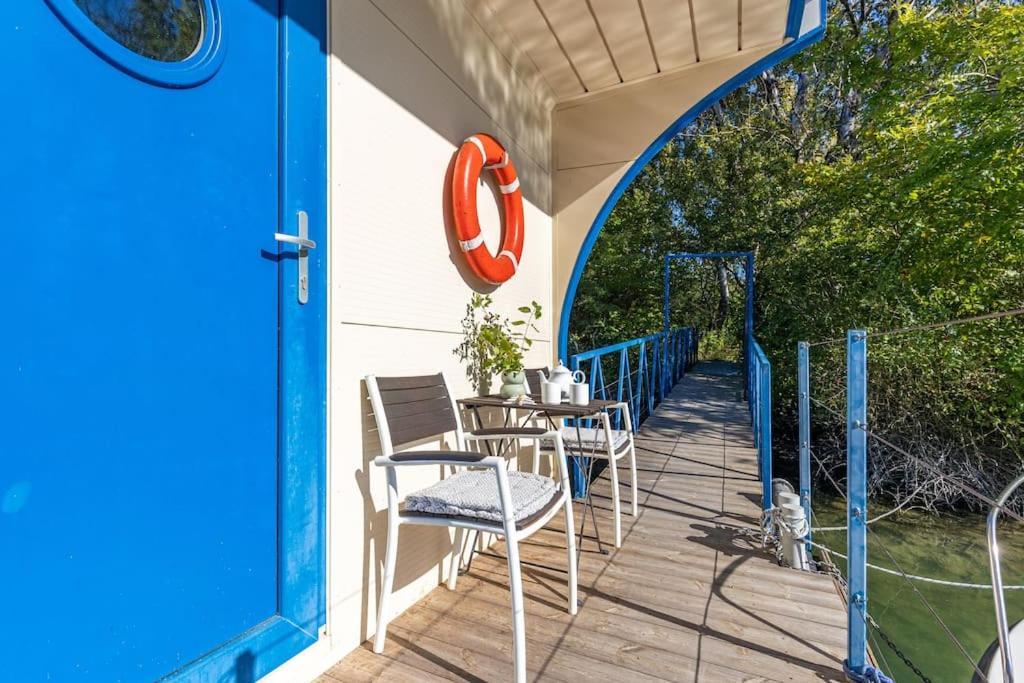 Ocarujuci Houseboat Na Dunaji Pozsony Kültér fotó