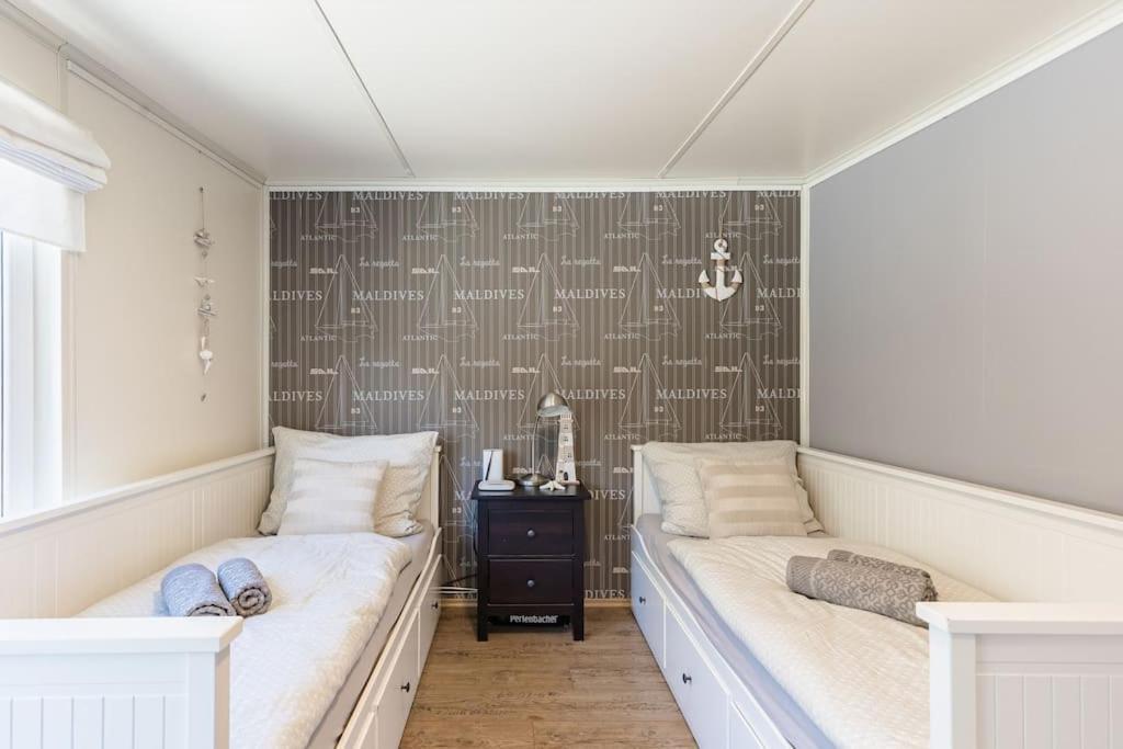 Ocarujuci Houseboat Na Dunaji Pozsony Kültér fotó