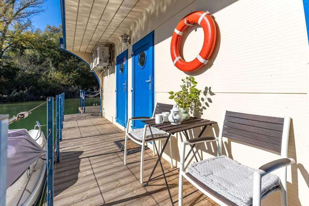 Ocarujuci Houseboat Na Dunaji Pozsony Kültér fotó