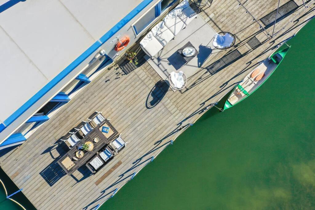 Ocarujuci Houseboat Na Dunaji Pozsony Kültér fotó